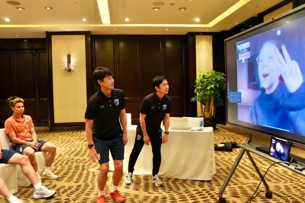 泰国足协主席与球队视频通话为球队加油，开出300万泰铢赢球奖