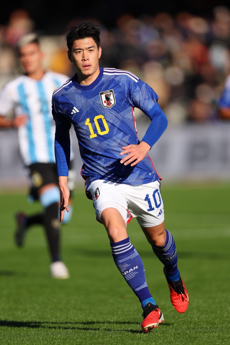 记者：斯图加特关注日本22岁前锋铃木唯人 本赛季丹麦超11球10助